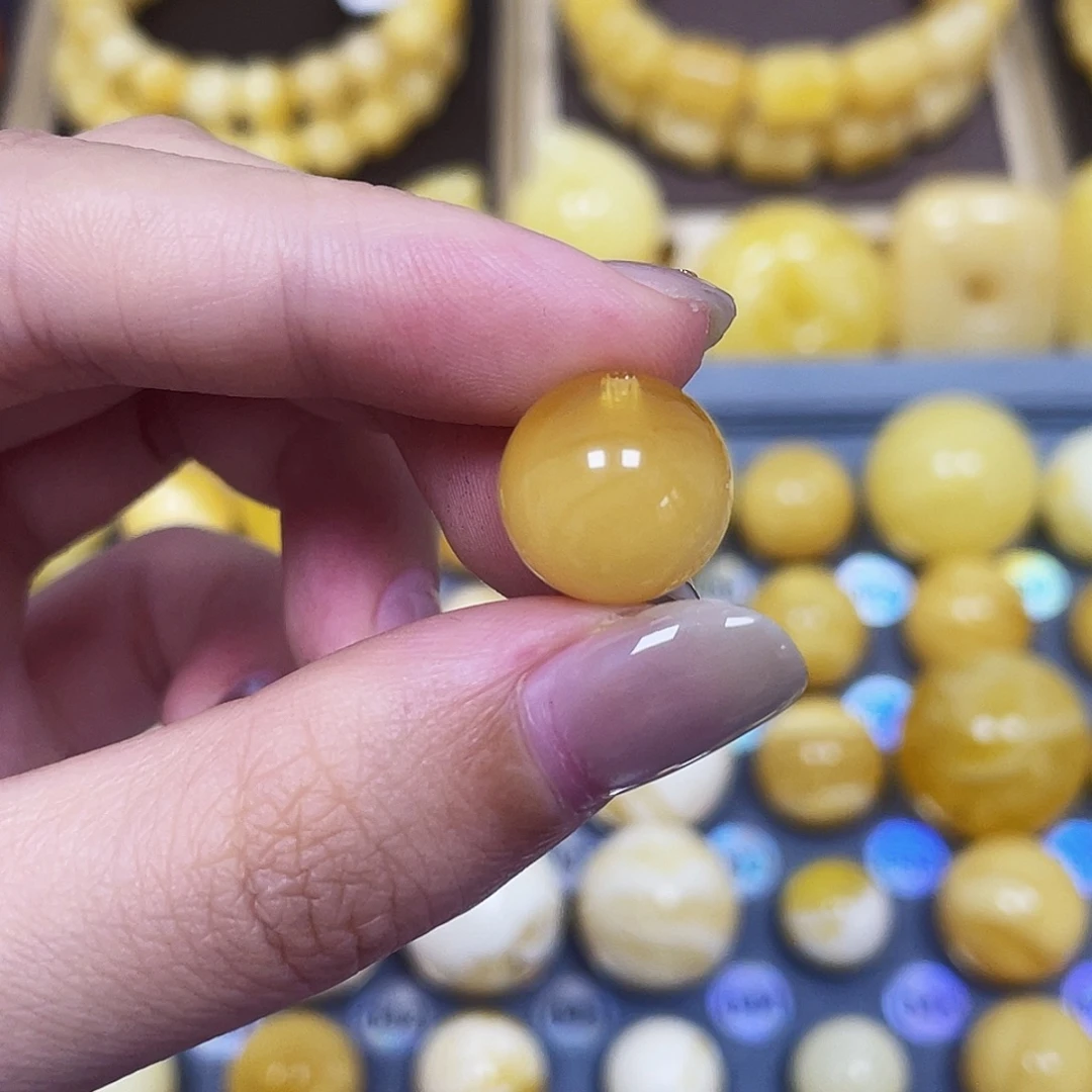 琥珀未镶嵌裸石12.9mm瑕 265