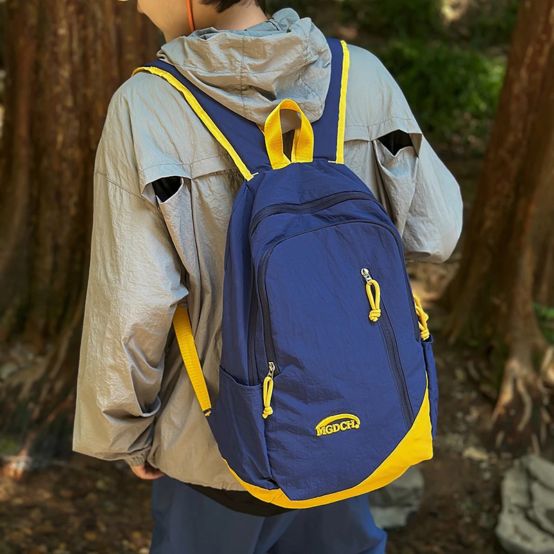 2025新款书包男女初高中学生时尚双肩包户外轻便简约休闲运动背包