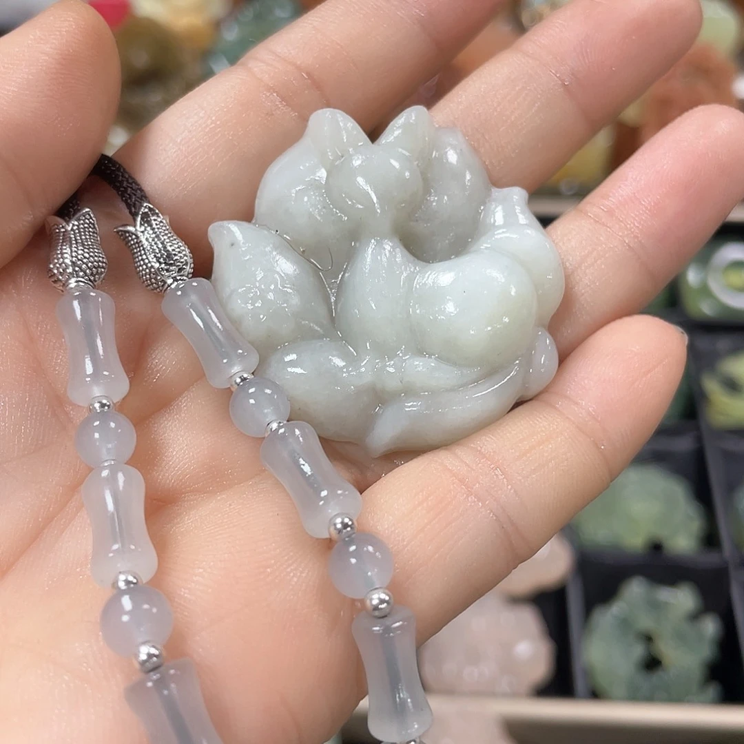 蛇纹石玉颈饰合金