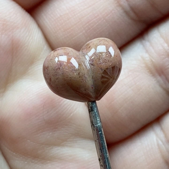 颈饰未镶嵌硅化珊瑚（珊瑚玉）萝*