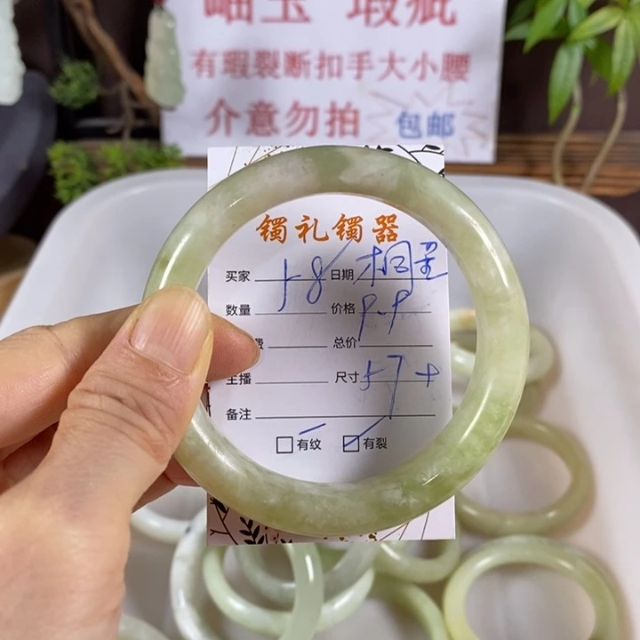 桐***奶蛇纹石玉未镶嵌手镯