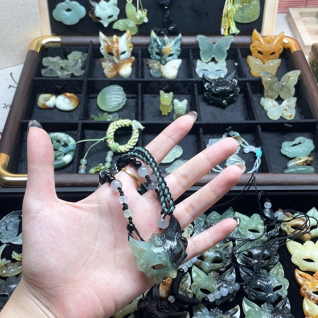 未镶嵌蛇纹石玉颈饰面具不退不换
