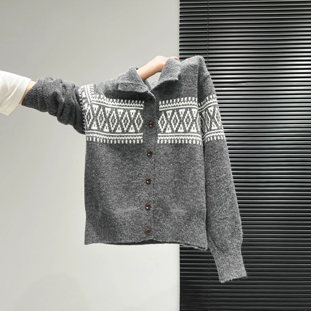 慵懒风提花高领单排扣毛衣外套女2025秋冬季宽松加厚翻领针织上衣