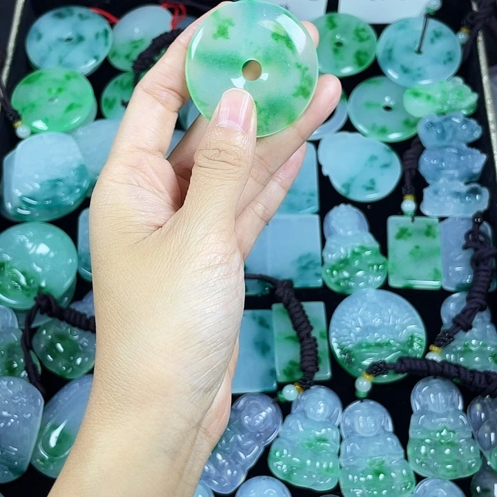 翡翠未镶嵌颈饰吊坠