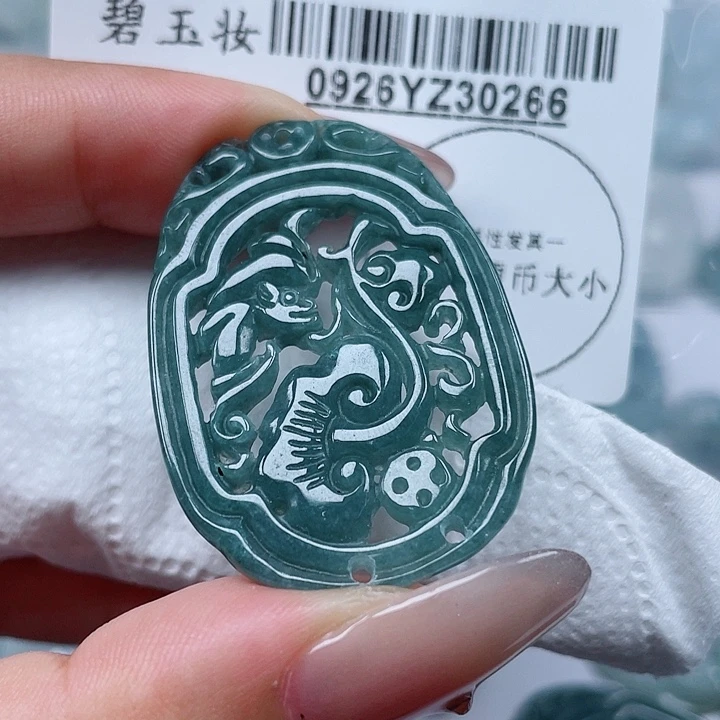 吊坠(不含链)未镶嵌翡翠