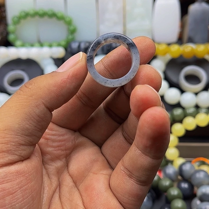 和田玉戒圈未镶嵌刘****）