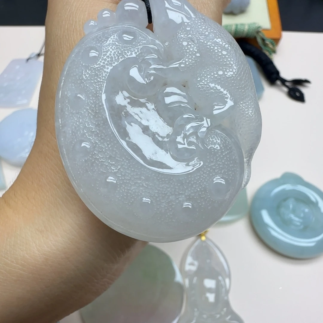 愿***愿定制翡翠未镶嵌蜥蜴