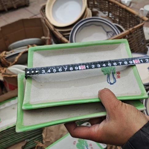 库存微瑕白菜盘两个