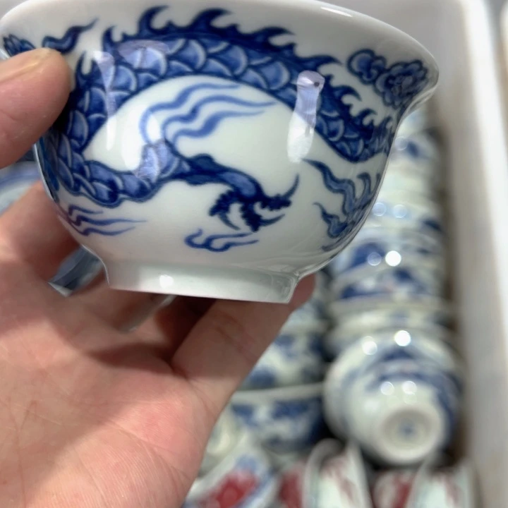 瓷片白青花铠甲龙压手杯全品