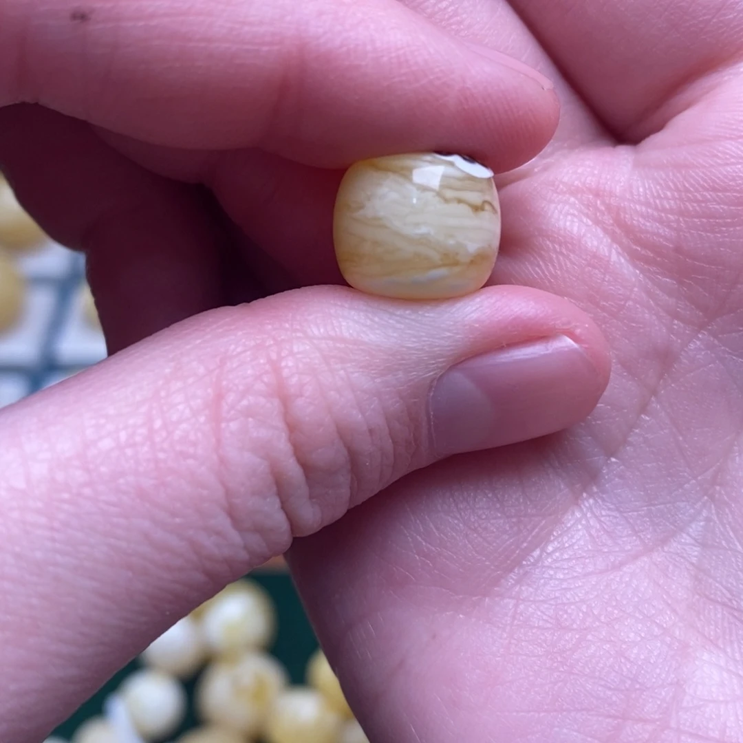 嘴***炮蜜蜡未镶嵌珠宝奇石