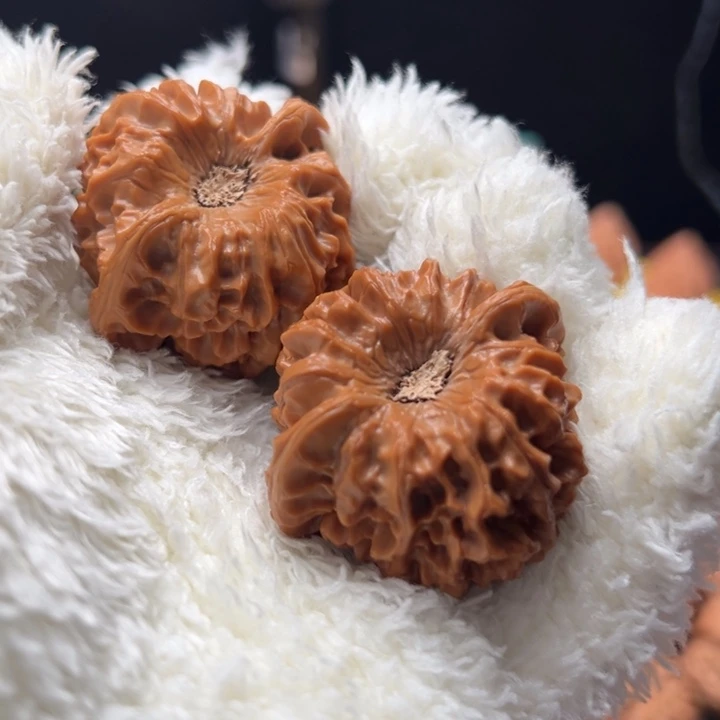 躺***机文玩核桃把件龙门涧