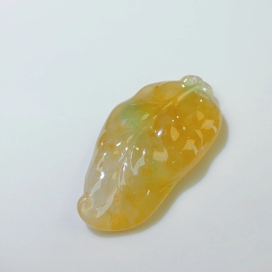 翡翠裸石特色黄加绿叶子