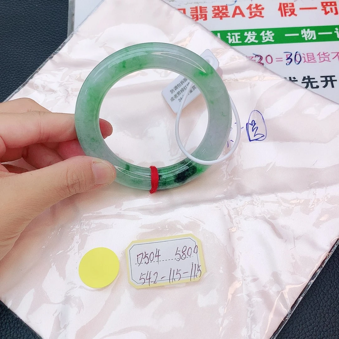 翡翠手镯未镶嵌翡翠