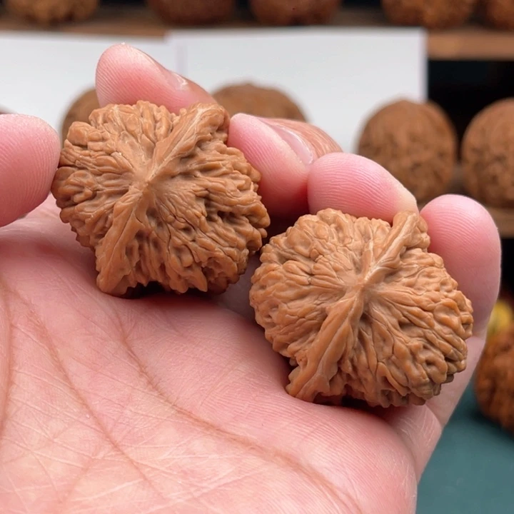 文玩核桃把件白*文玩核桃平谷四座楼