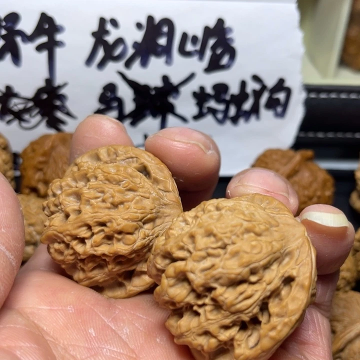 文玩核桃把件青***糖龙洞峪