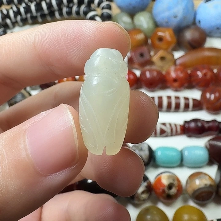 未镶嵌玛瑙珠子（带绳子）玛瑙/玉髓