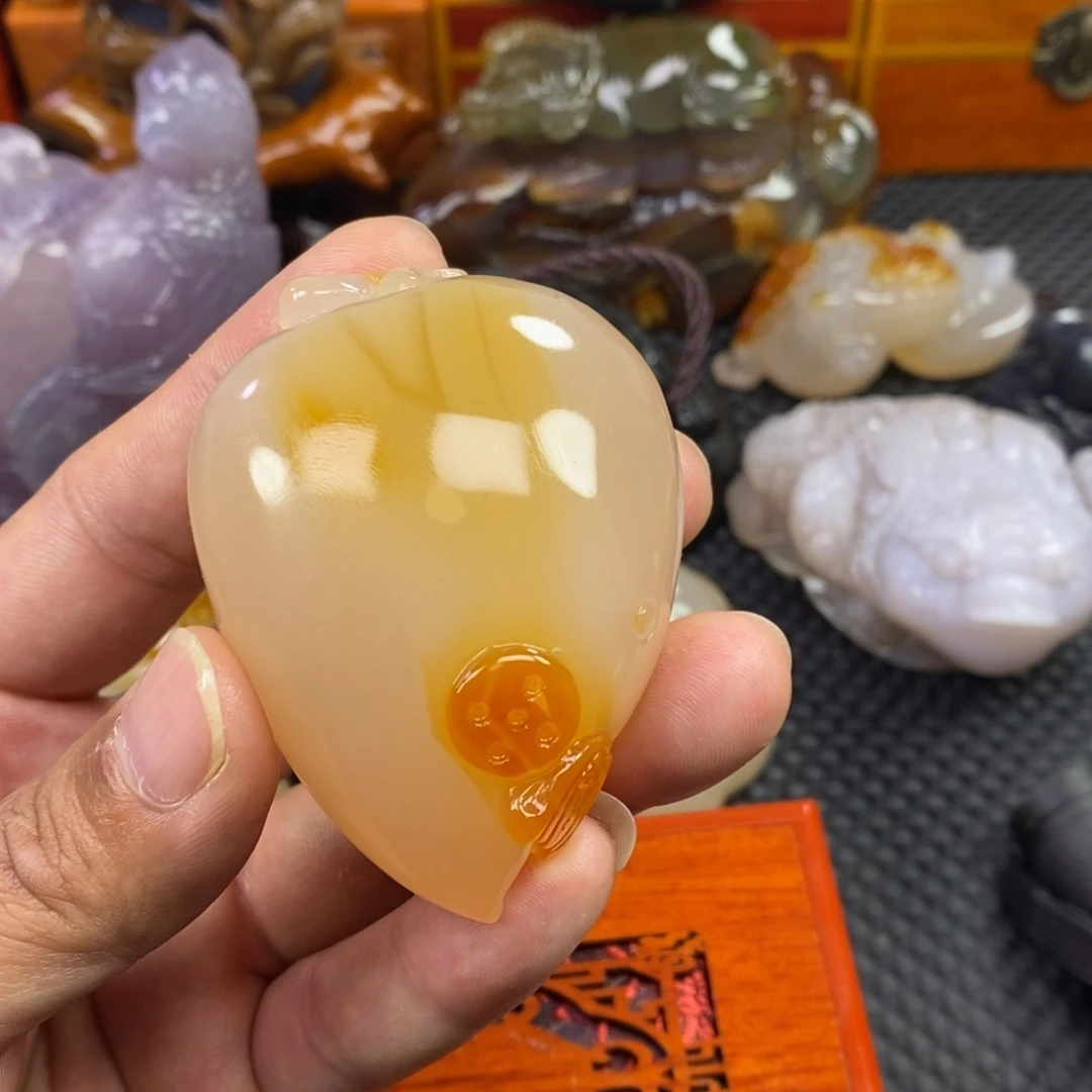 玛瑙/玉髓手把件未镶嵌天**和
