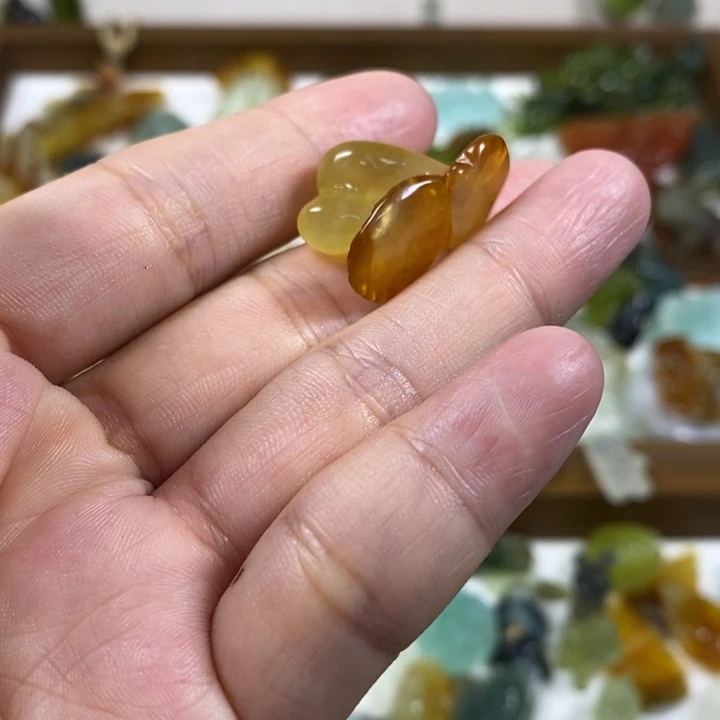 未镶嵌蛇纹石玉吊坠
