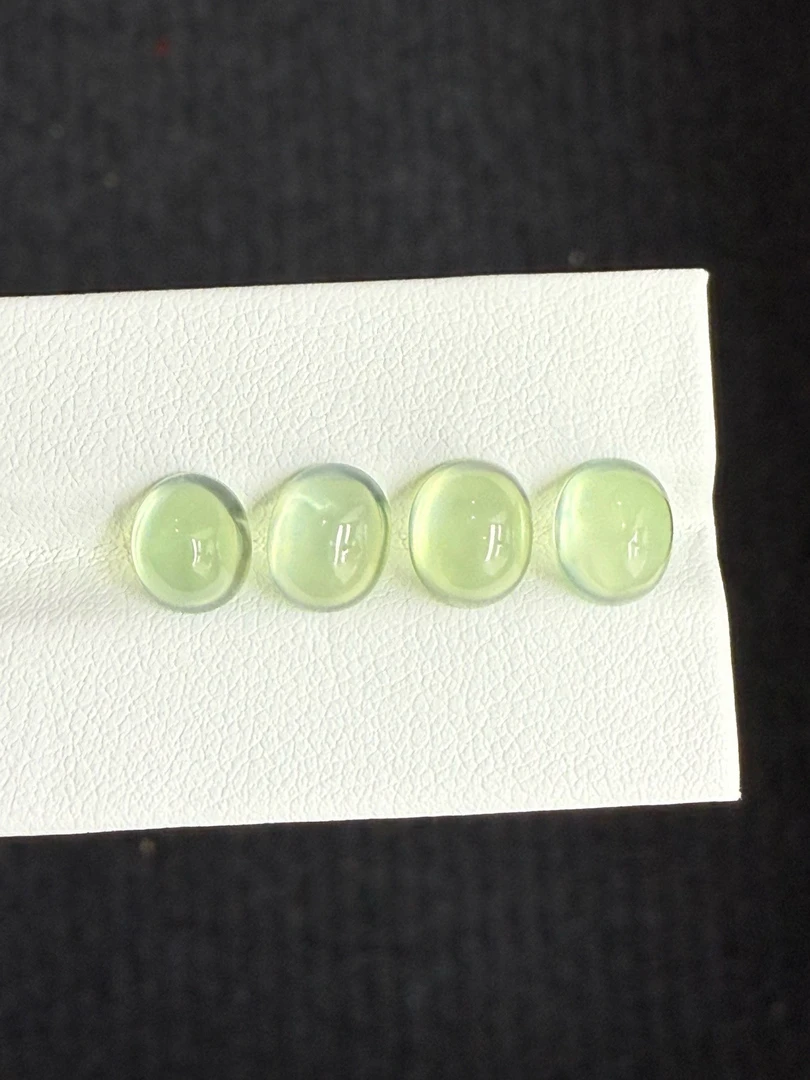 9.04ct天然葡萄石裸石，颜色美艳，微棉，冰透，起荧光