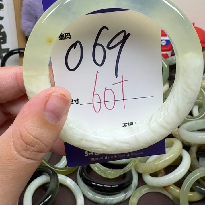 蛇纹石玉未镶嵌手镯69