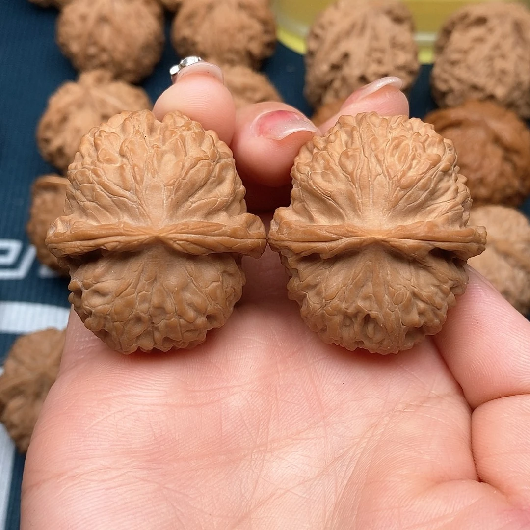 文玩核桃吊坠金锭