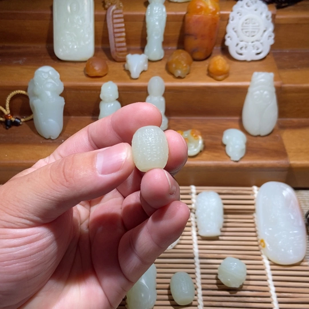此***除颈饰未镶嵌和田玉