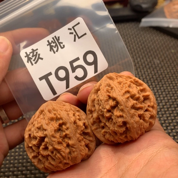 文玩核桃吊坠窝峰顶