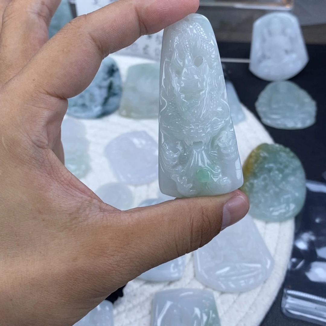颈饰未镶嵌翡翠白冰龙牌