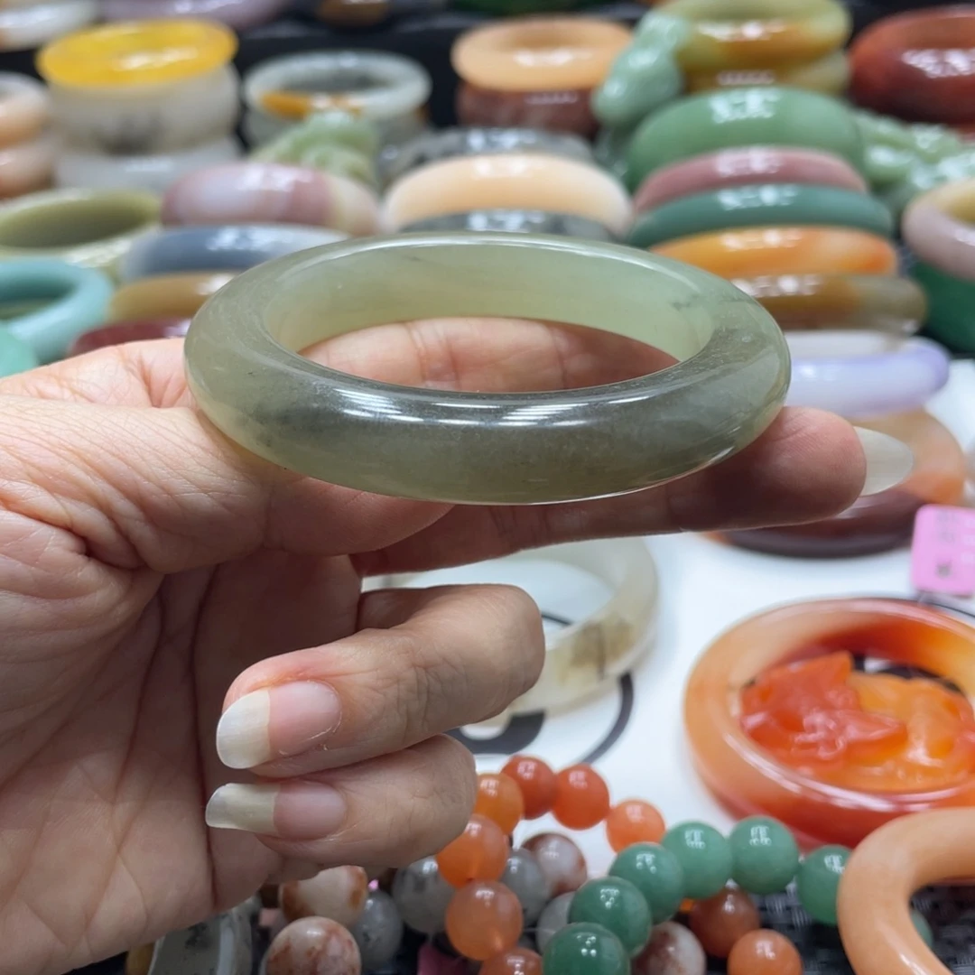 石英岩玉未镶嵌手镯