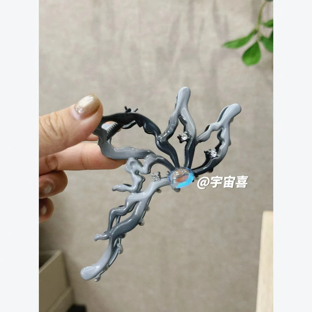 N1-103【蝴蝶喷漆黑灰渐变熔岩发抓】