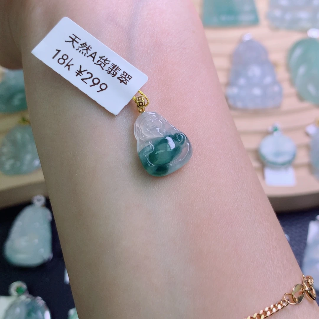 翡翠18K金镶嵌颈饰吊坠