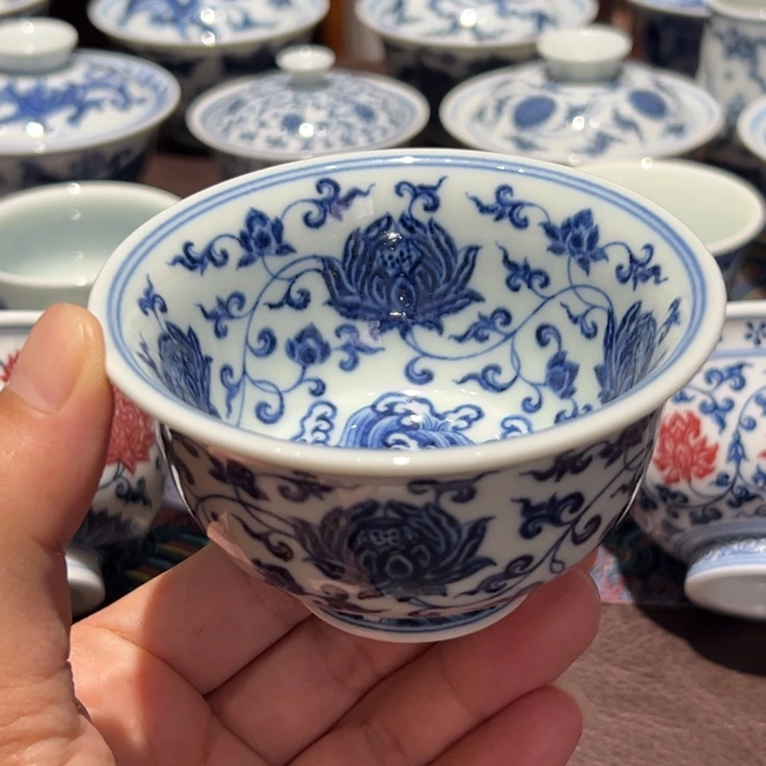 精品青花海水缠枝莲压手杯口径约9.4厘米