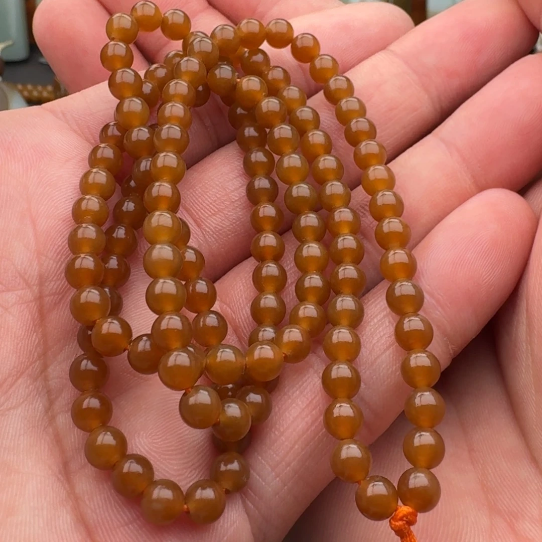 己***人和田玉未镶嵌颈饰