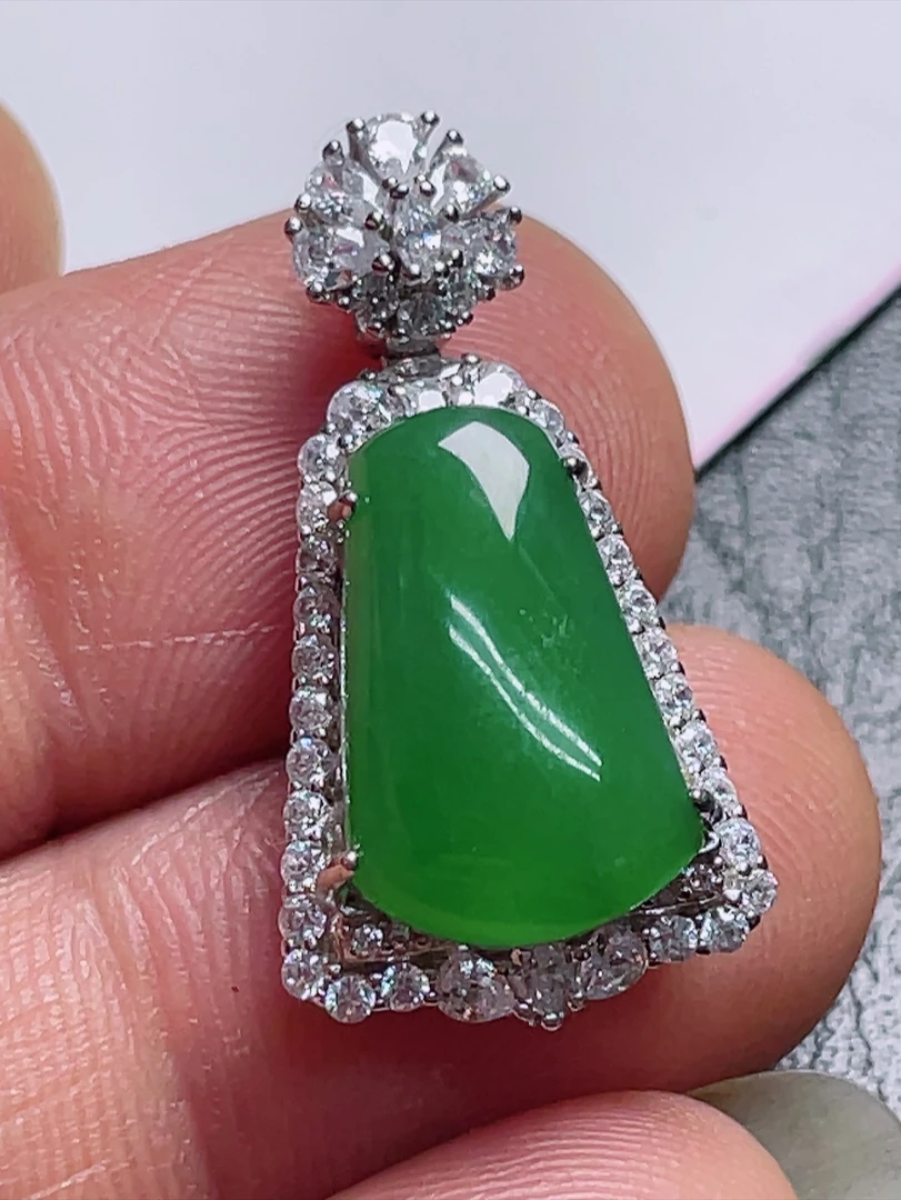 （缅甸翡翠A货）925银镶嵌冰种阳绿无事牌吊坠（尺寸29.3-15.3-9.0）