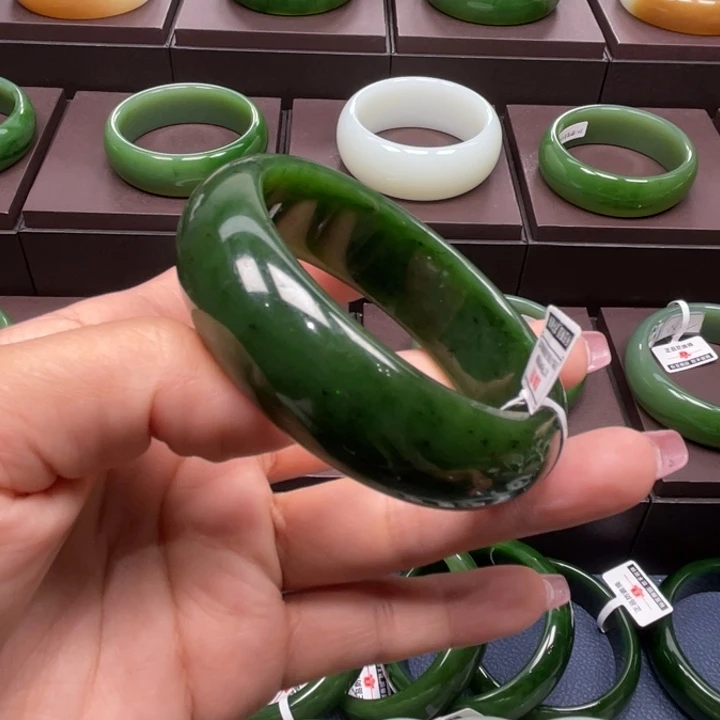 和田玉（碧玉）未镶嵌手镯