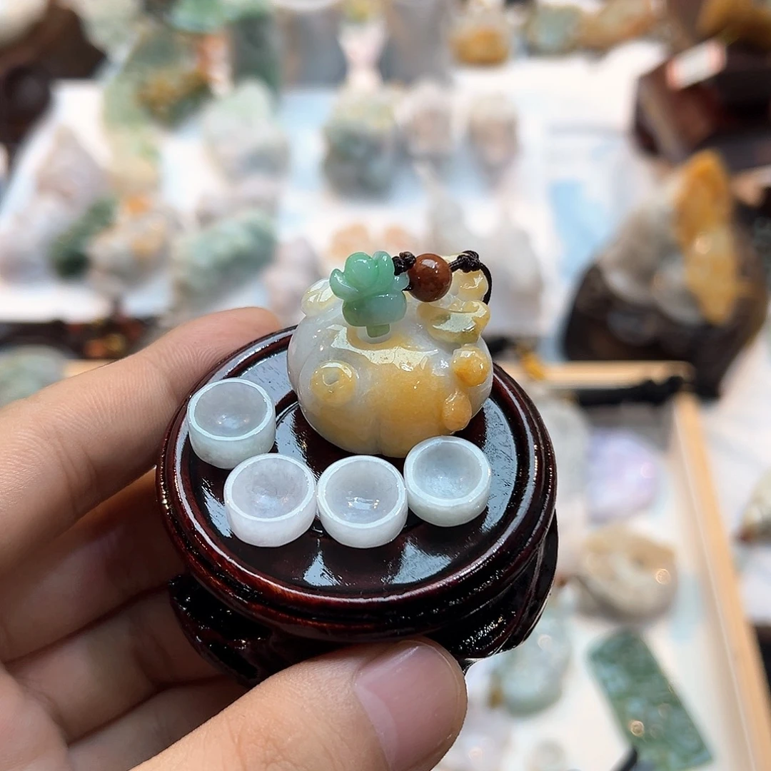 翡翠未镶嵌颈饰挂件