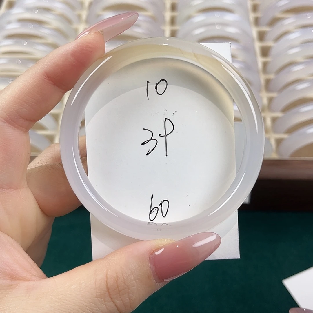 玛瑙/玉髓手镯未镶嵌10