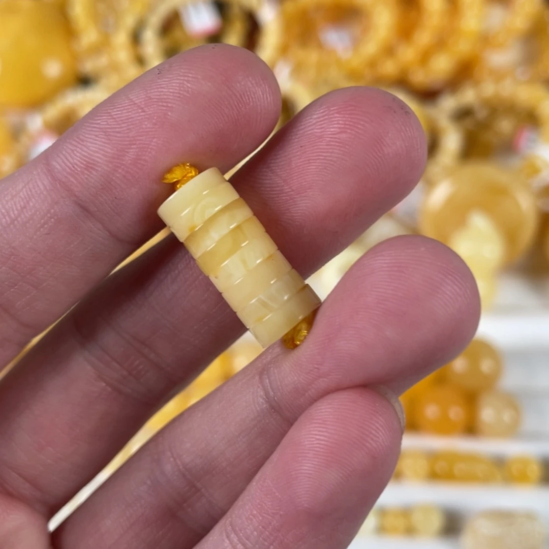 蜜蜡裸石未镶嵌何****富隔片两组