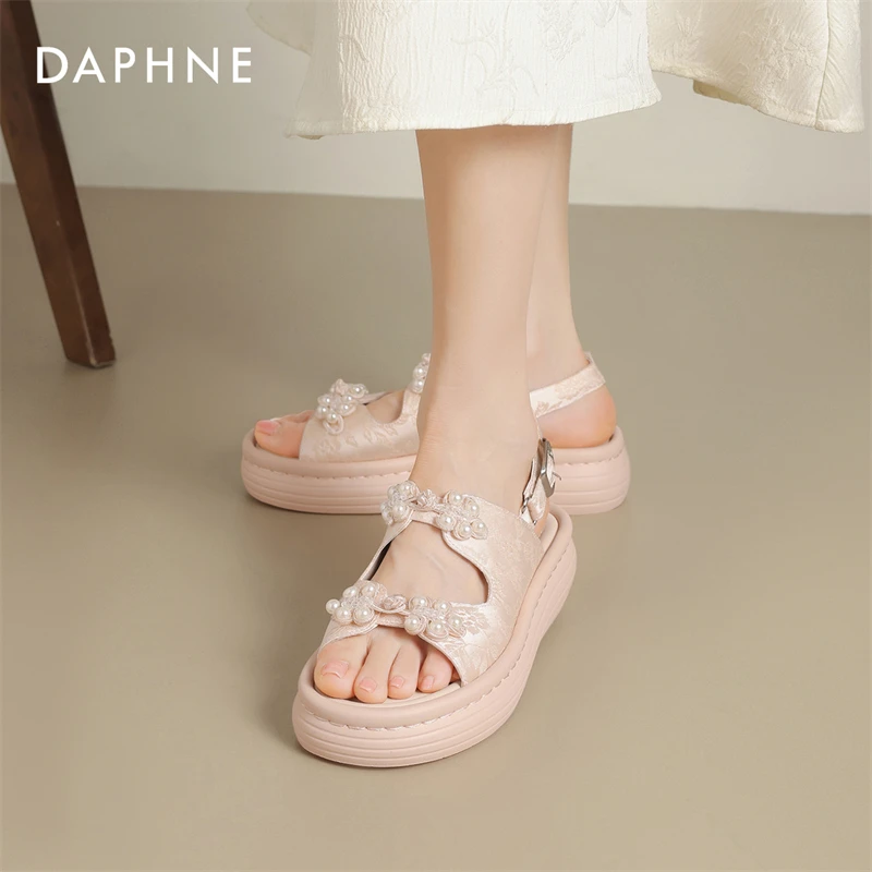 达芙妮国风凉鞋女款2025新款夏季外穿厚底配裙子女士超火运动女鞋