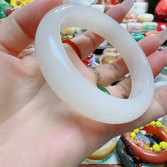 老***砖石英质玉手镯未镶嵌