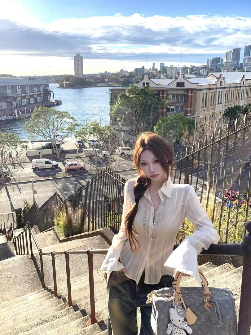 【安妮霍尔】设计感暗纹提花微透长袖收腰短款衬衫女2025新款牛仔裤