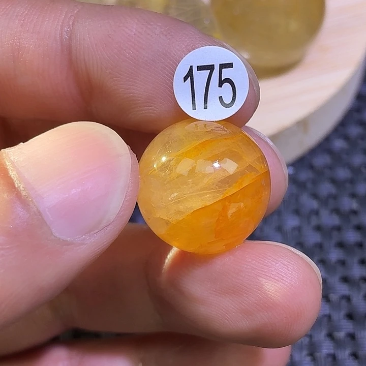 伊***绪水晶未镶嵌吊坠(不含链)
