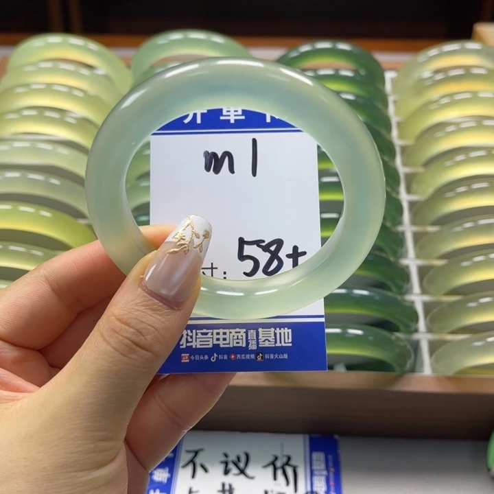 姜***姜未镶嵌蛇纹石玉手镯