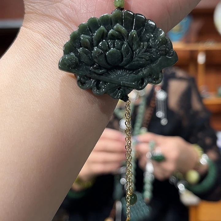 颈饰未镶嵌和田玉