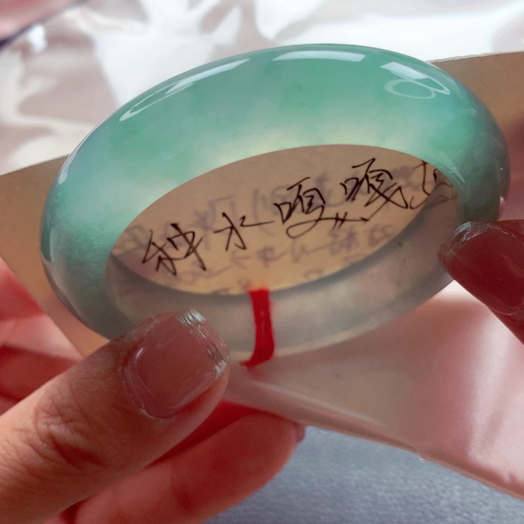 玖****翡翠未镶嵌手镯师妹52.5亮色冰绿炸光