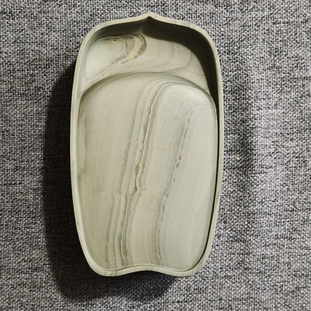 老坑洮砚，喇嘛崖老坑鸭头绿小莲瓣砚，尺寸10.2*6*2.8厘米
