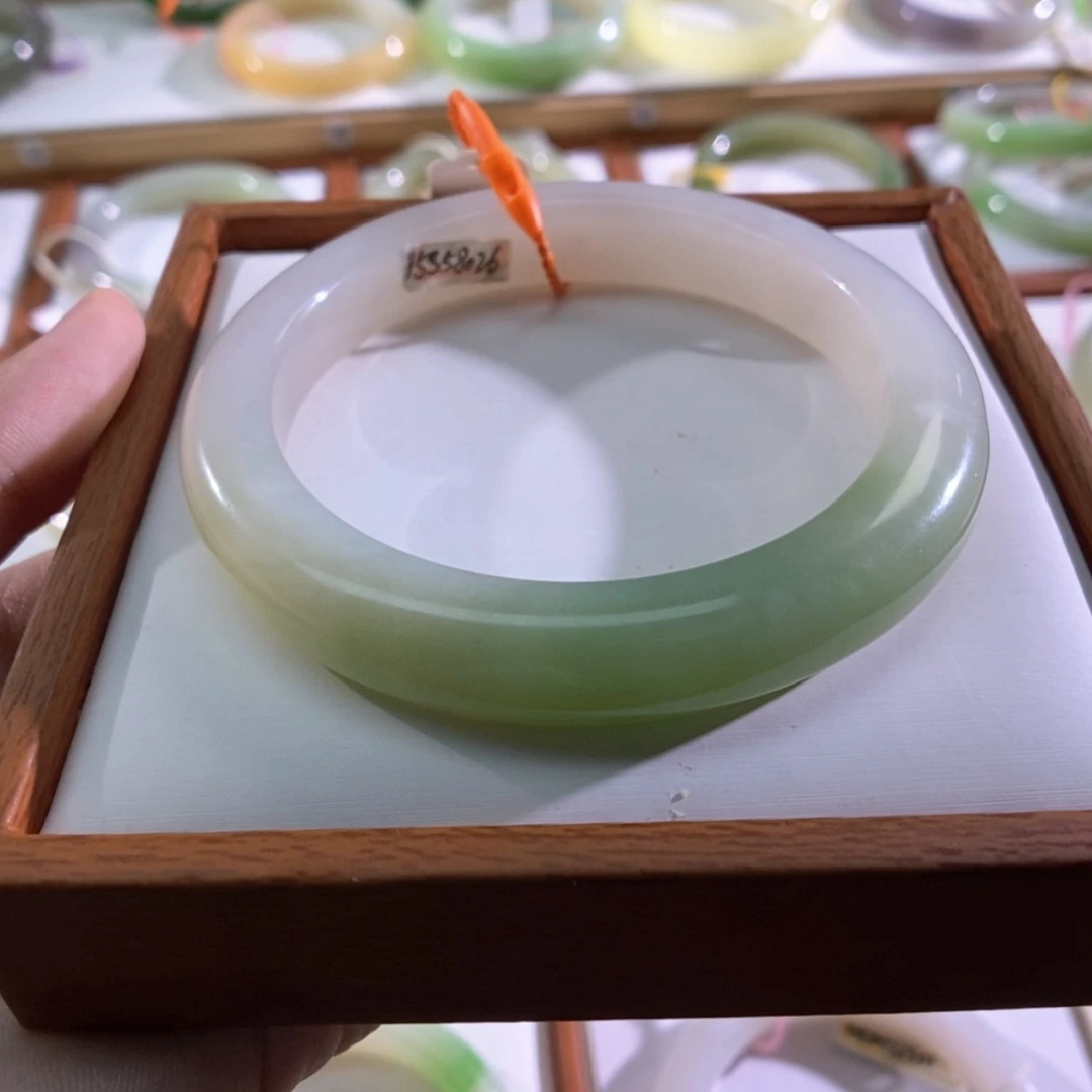 【闪购商品】未镶嵌手镯和田玉（翠青玉）