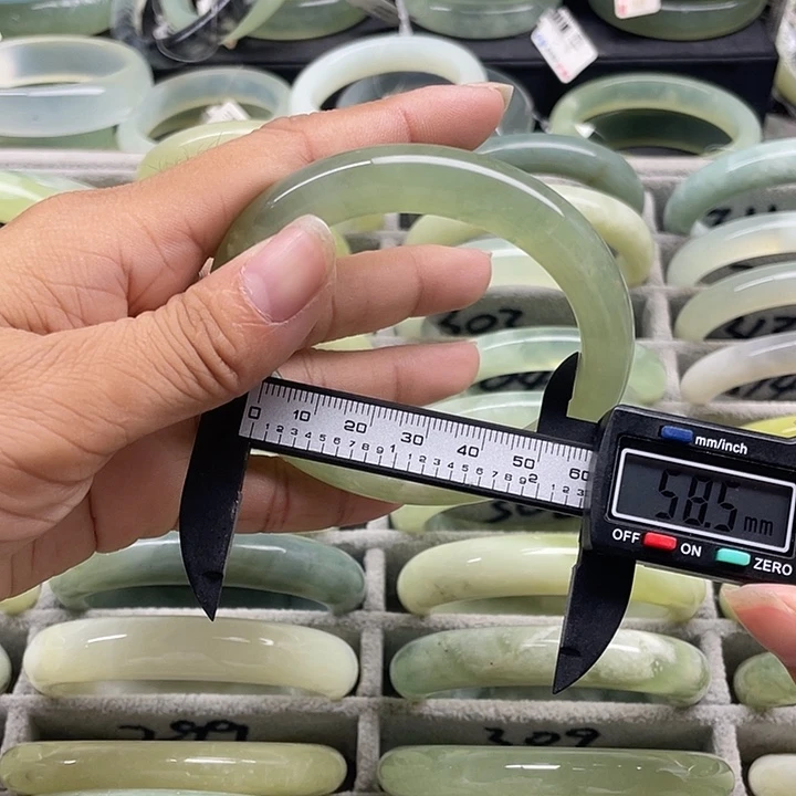 蛇纹石玉未镶嵌手镯316