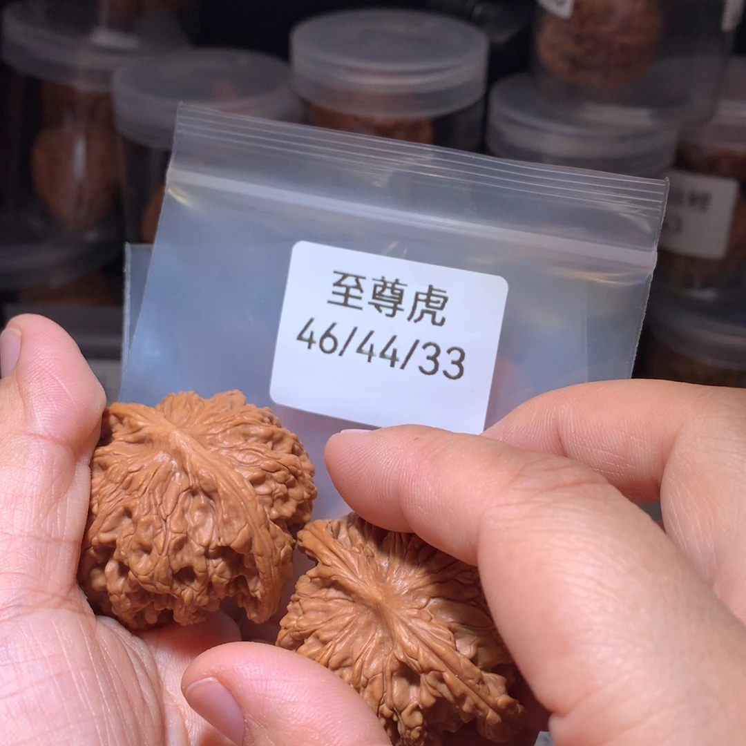 文玩核桃把件46至尊虎