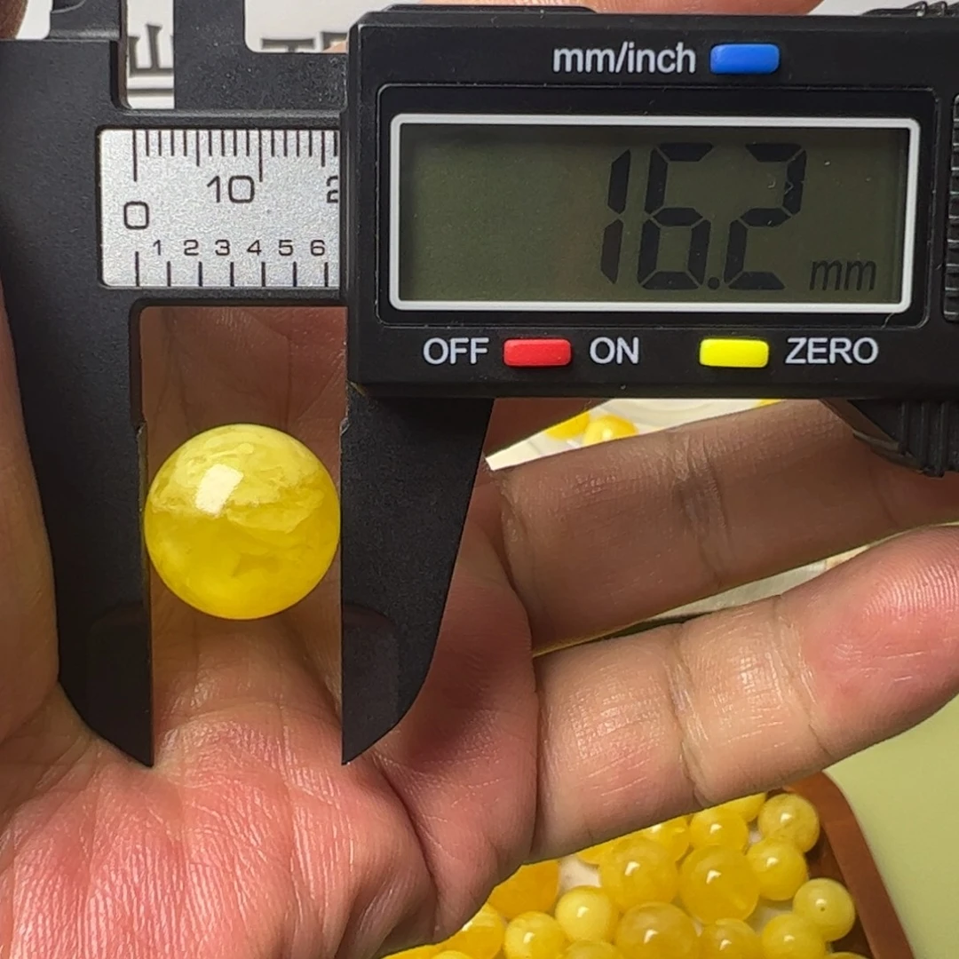 琥珀未镶嵌裸石微瑕单珠038